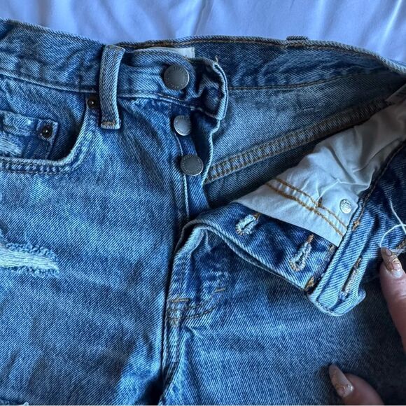 Universal Thread Distressed Blue Jean Shorts - Picture 3 of 7